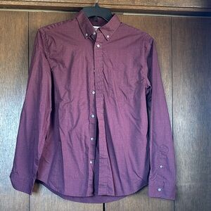 Old Navy Men's Maroon Casual Button-Down Shirt slim fit size M
